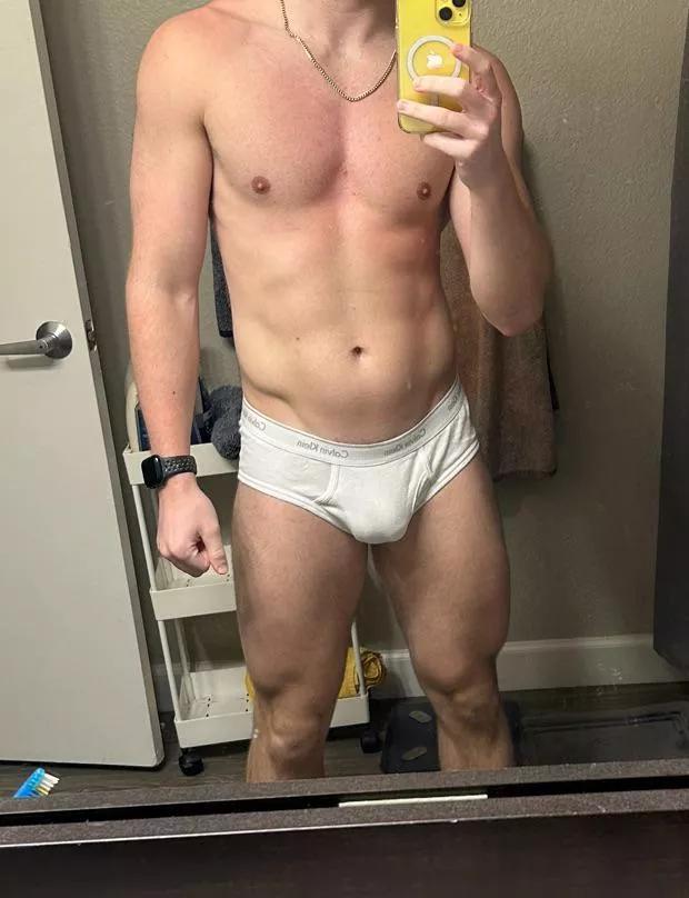 A lil sunburnt on this TWT posted by fishy_fish_8