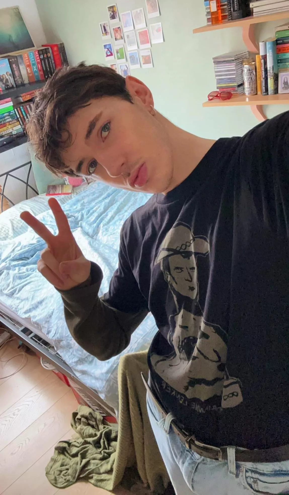 busy day today :) how’s yours going?  posted by Jamesthetwink97