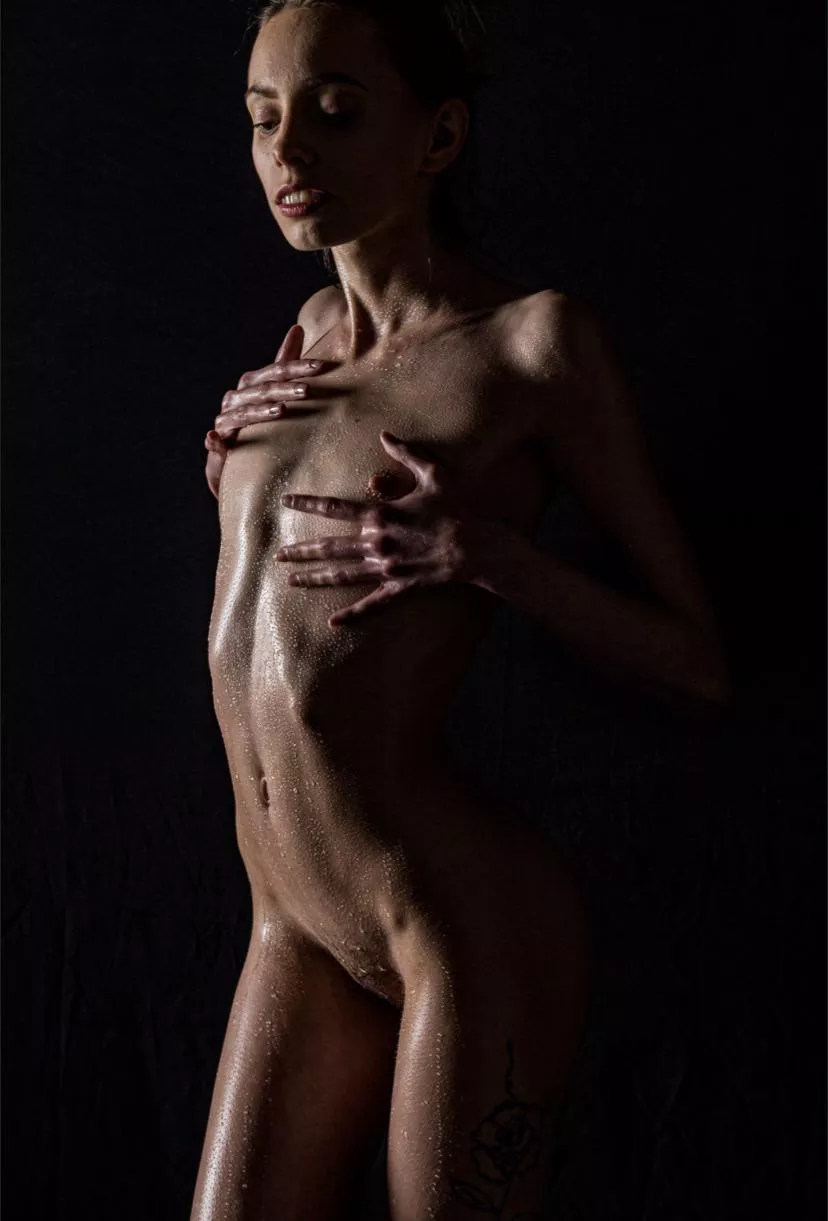 Fresh out of the shower... 🚿 posted by AriaHazeX