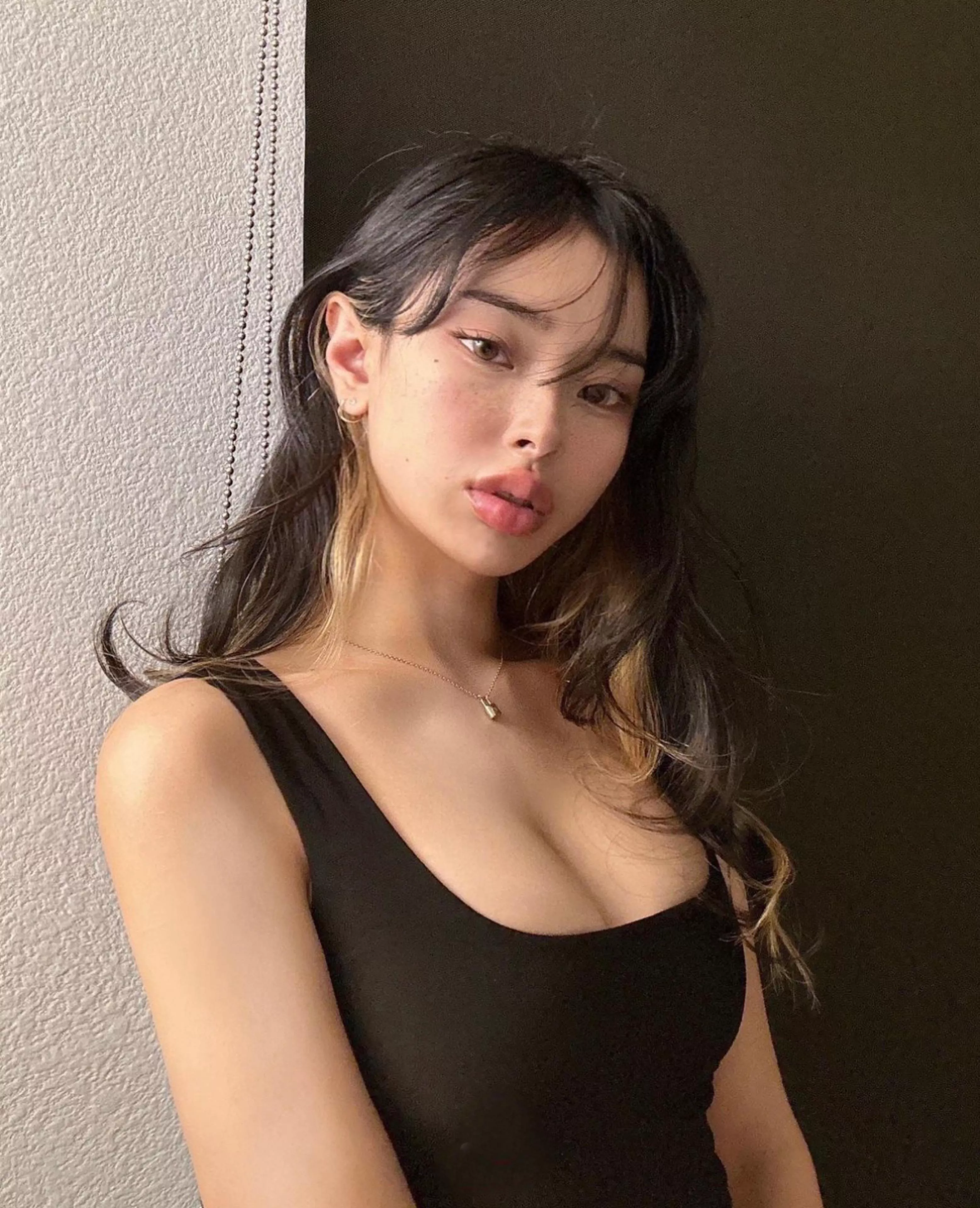 How do you like a Filipino/Chinese girl? posted by aloedvvni