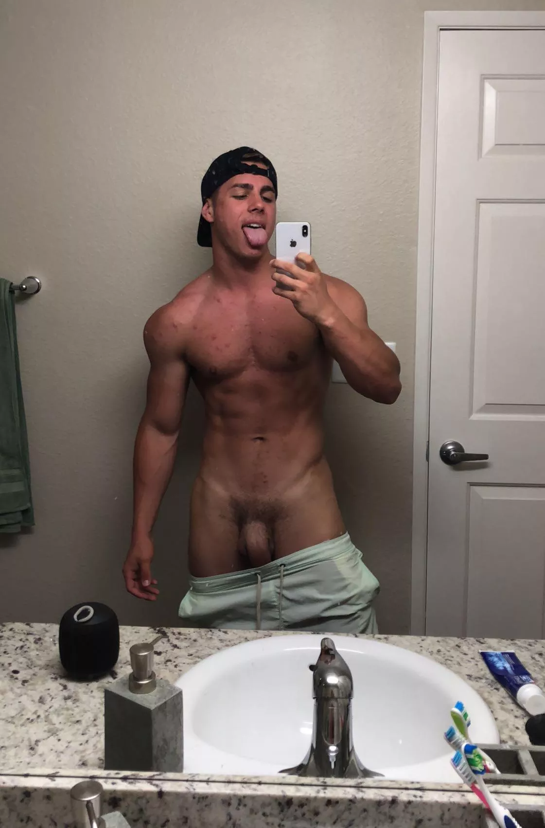 I haven’t been this shredded in a long time but who else do I have to skate it with other than you freaks 😜  posted by organized_chaos69