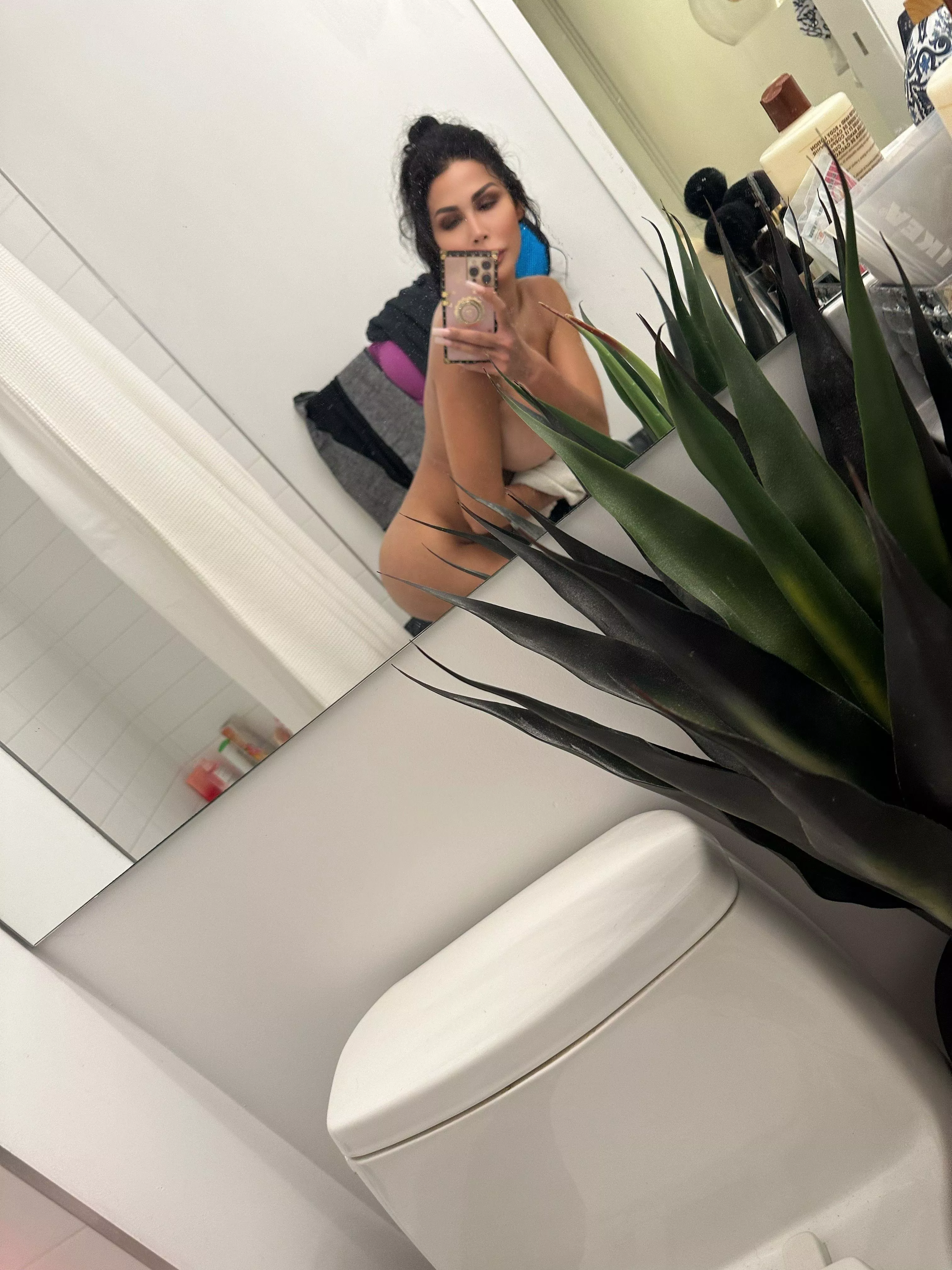 I want to feel you Trace my body with the tip of your finger. posted by golemchep