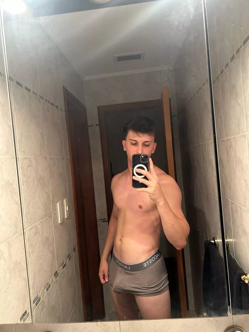 just got homeeeeeee and readdy  [21] posted by itscameron_