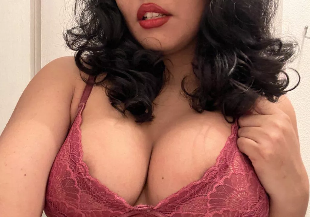 Kiss my tits or kiss my lips? [F]  posted by angie-mariee