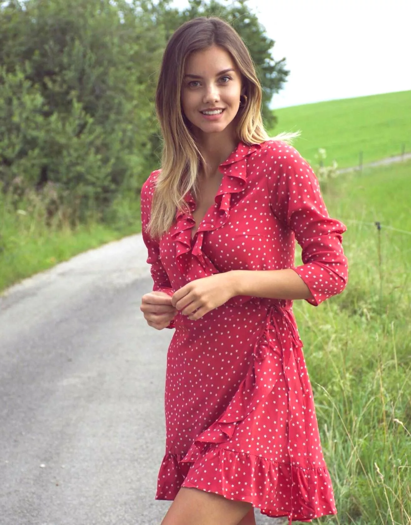 Nicola Cavanis posted by qwer5r