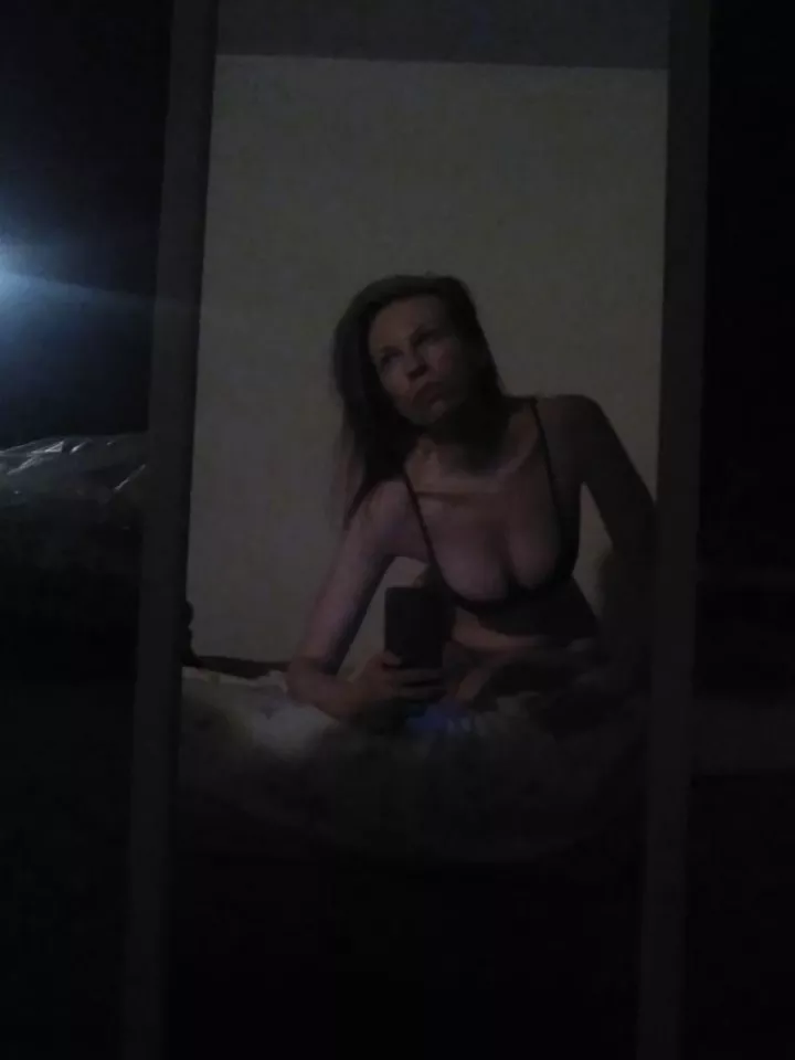 Night moves🌛 posted by Goldenhairgal