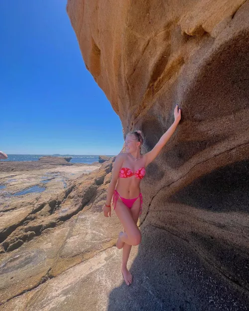 On the Rocks by whitetoweltw_