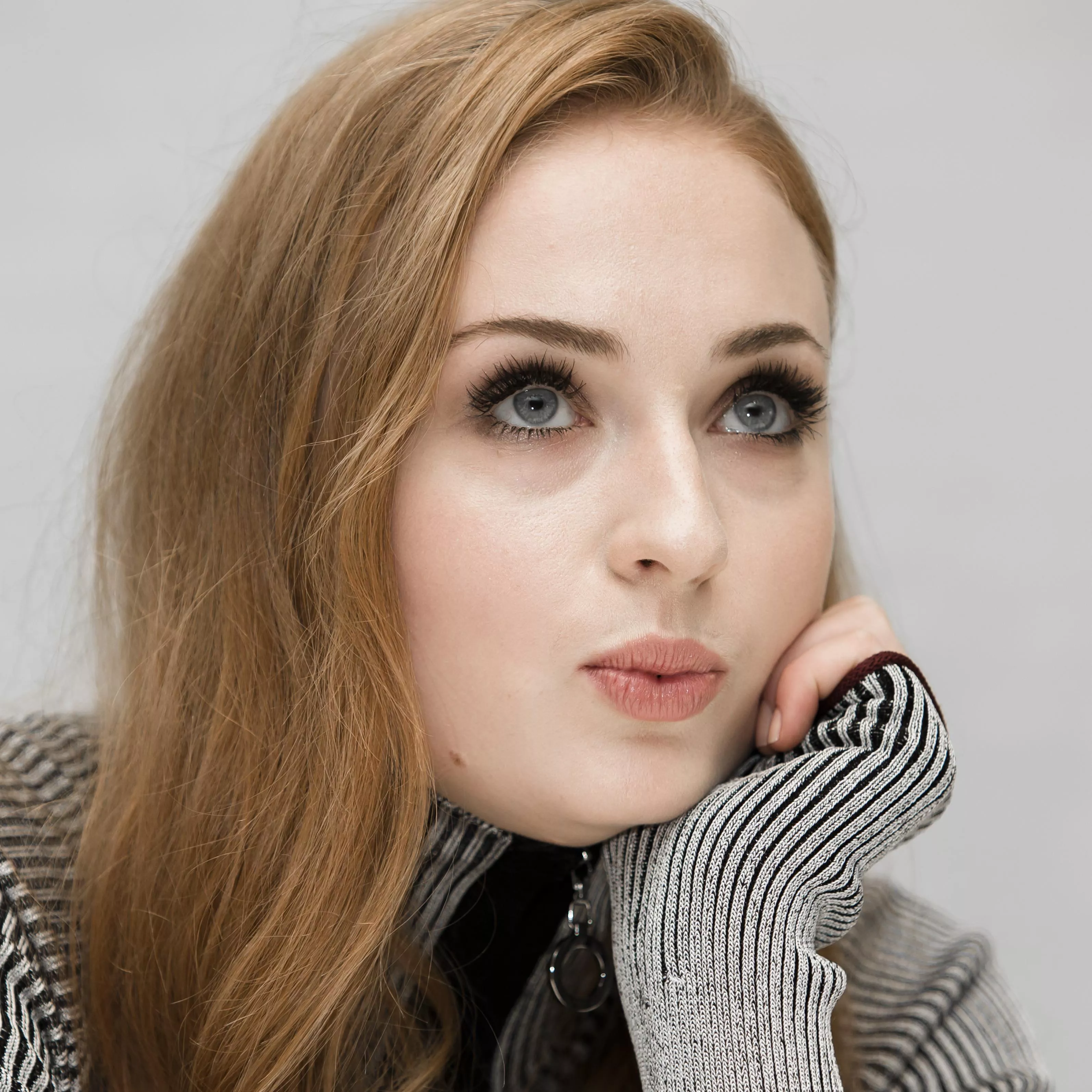 Sophie Turner posted by DrPopcorn_66