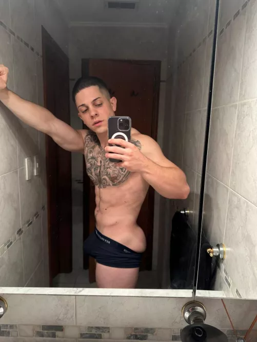 They peeking you! by itstroyleblanc