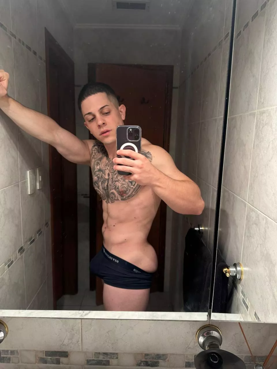 They peeking you! posted by itstroyleblanc