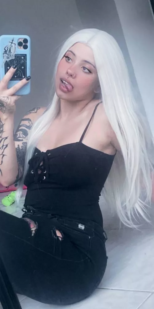 This blonde slut is always down for a good time by ptorpes1