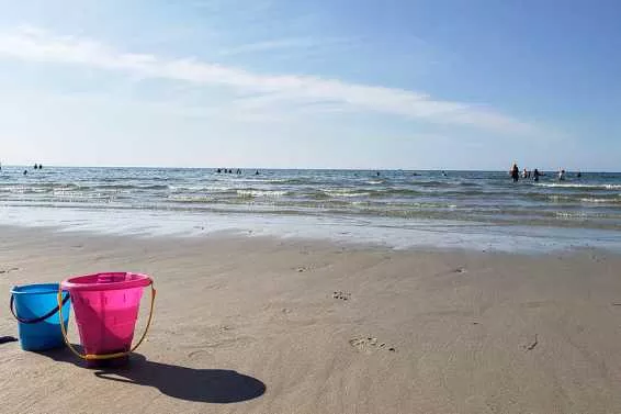 Time build beach houses. posted by MalineyChi