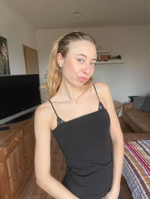 You definitely can't wear a bra in a tight dress by verderoo