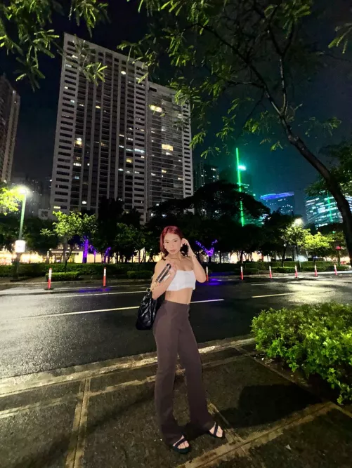 Feeling pretty  by MylovelyV