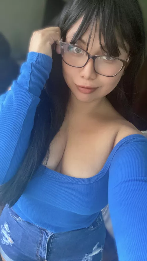 Let’s do a stare contest! Loser invites lunch today :P by SexyAzucena