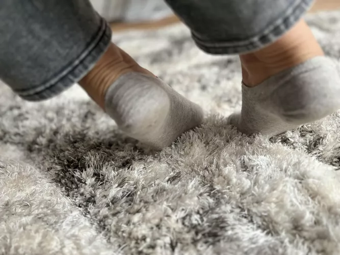 Lick the wrinkles behind my ankles please  by aqwa_audra