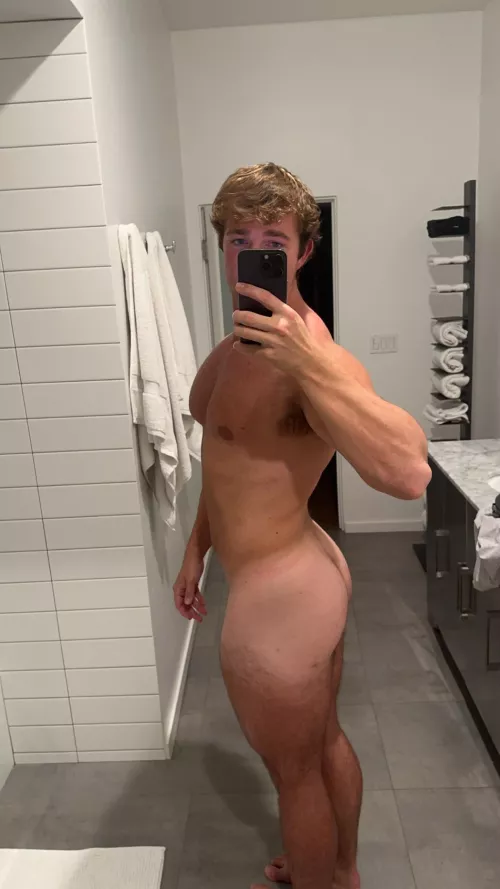 Making sure I stay on my squats by OddBonus2336