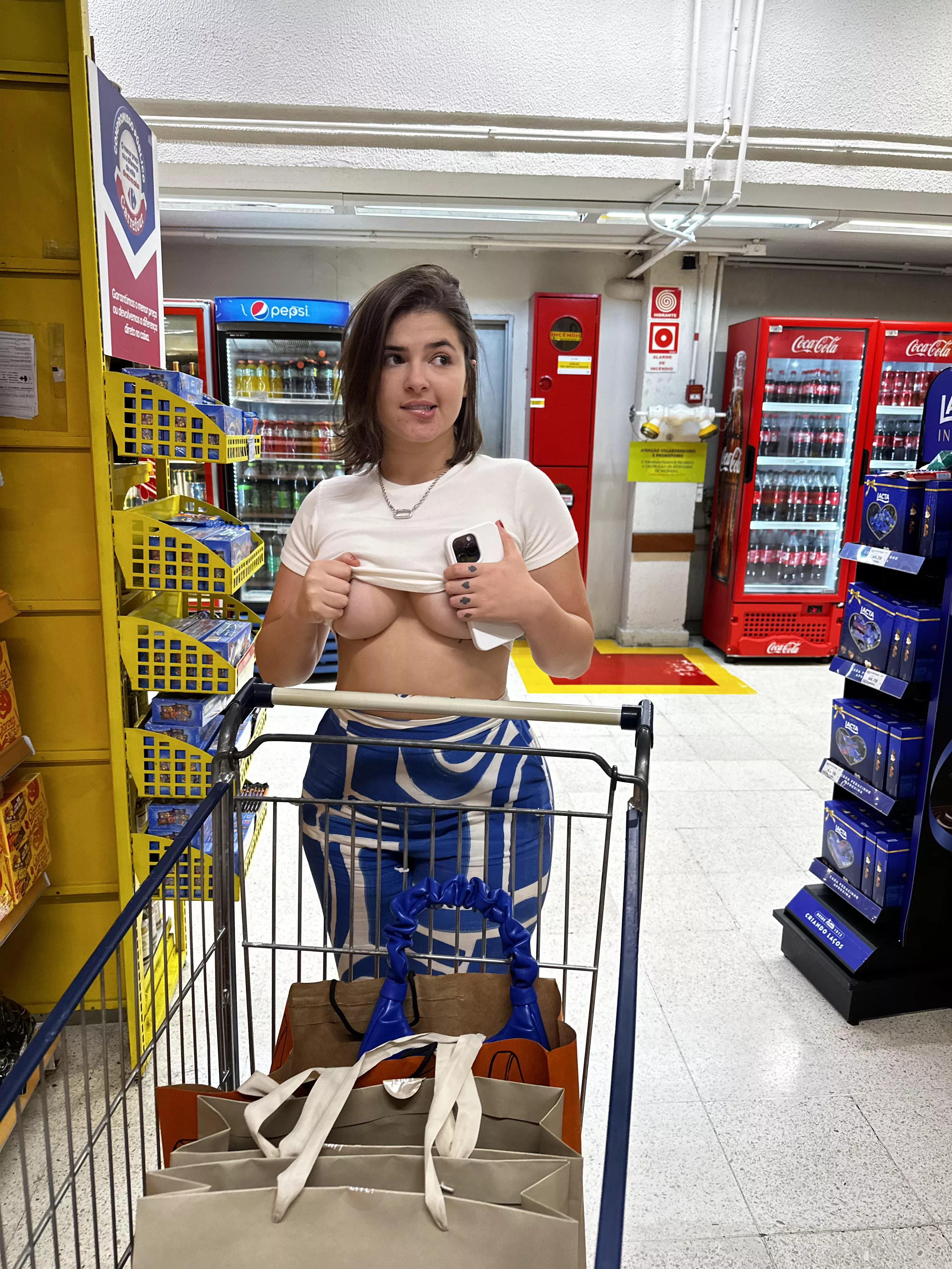 Maybe I'll distract some customers🙈 posted by kerolaychavess