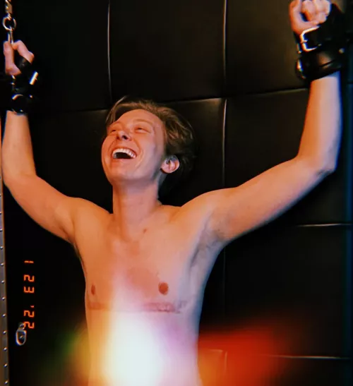 Pain makes me smile by MidKnightSub