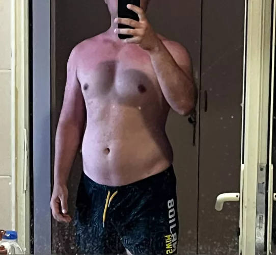 [34M] Daddys got a sunburnt come and put a cream on daddys shoulder by Prestigious-Sign656