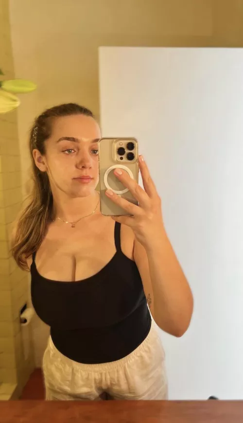 Bathroom selfie by TheRigler