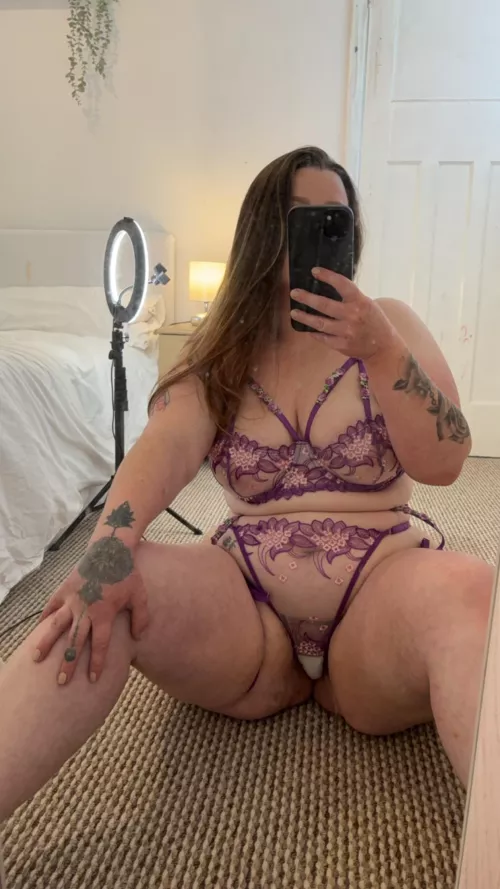 Big legs and tummy....my fave by queenkhloethick