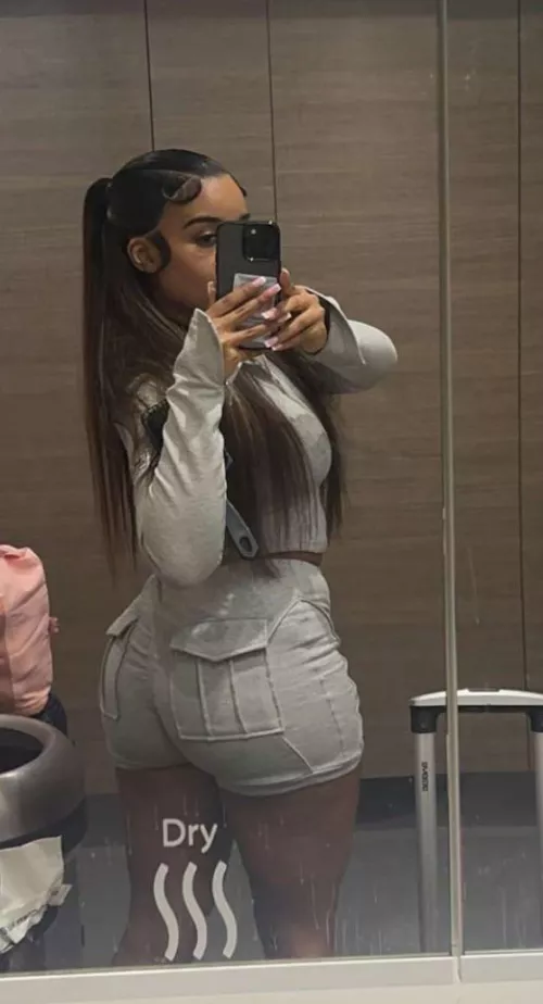 Convince me to fuck u in 3 words by Curvyqueen2211