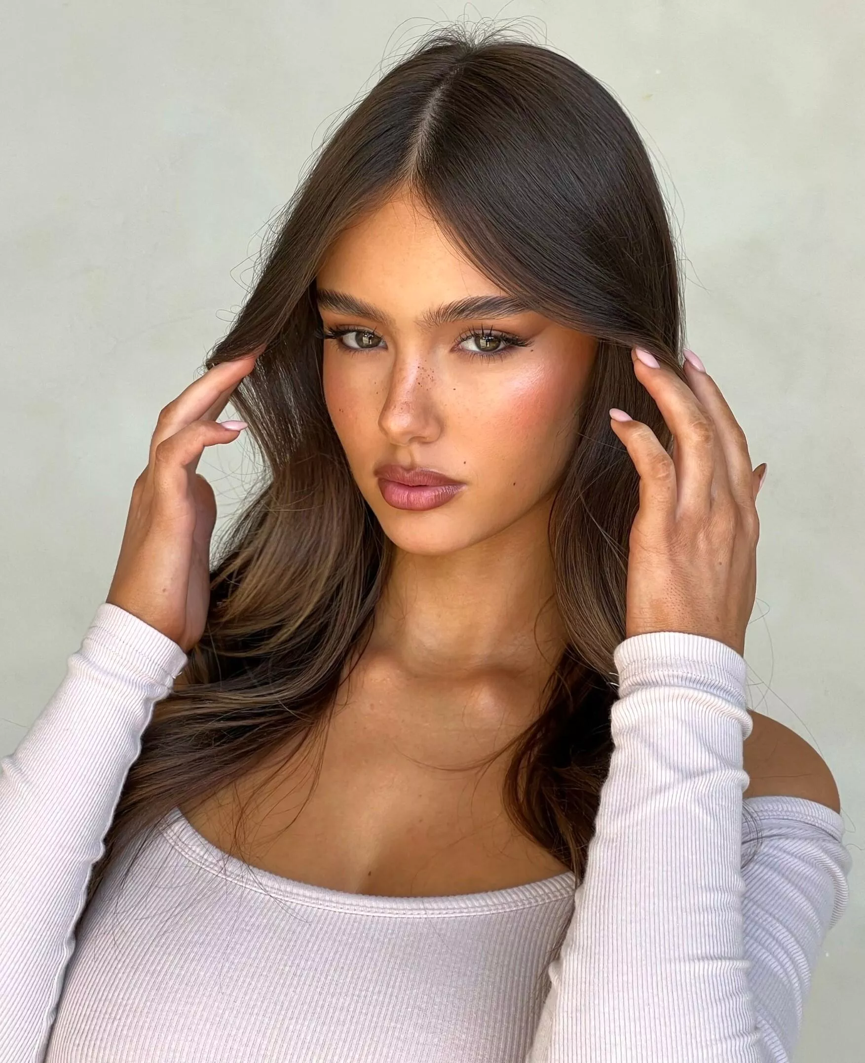 Ella Cervetto posted by qwer5r