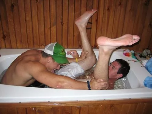 Fooling around in the tub posted by Primal_Mantis