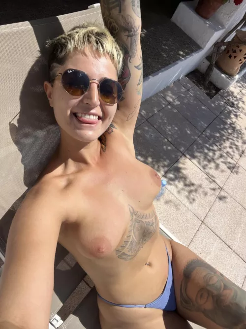 Hate tan lines  by Georgieweare97