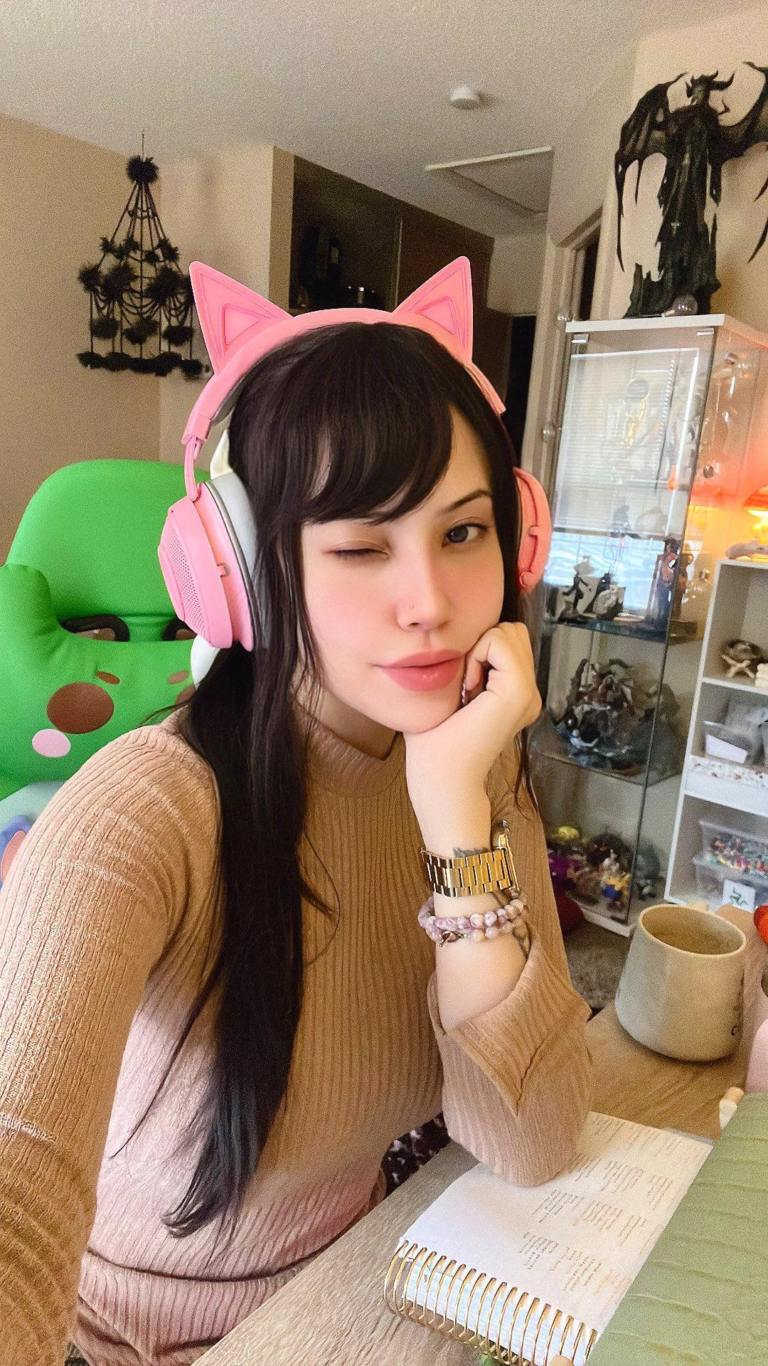 I'm pretty sure I could make this day better [oc] posted by FeliciaVox