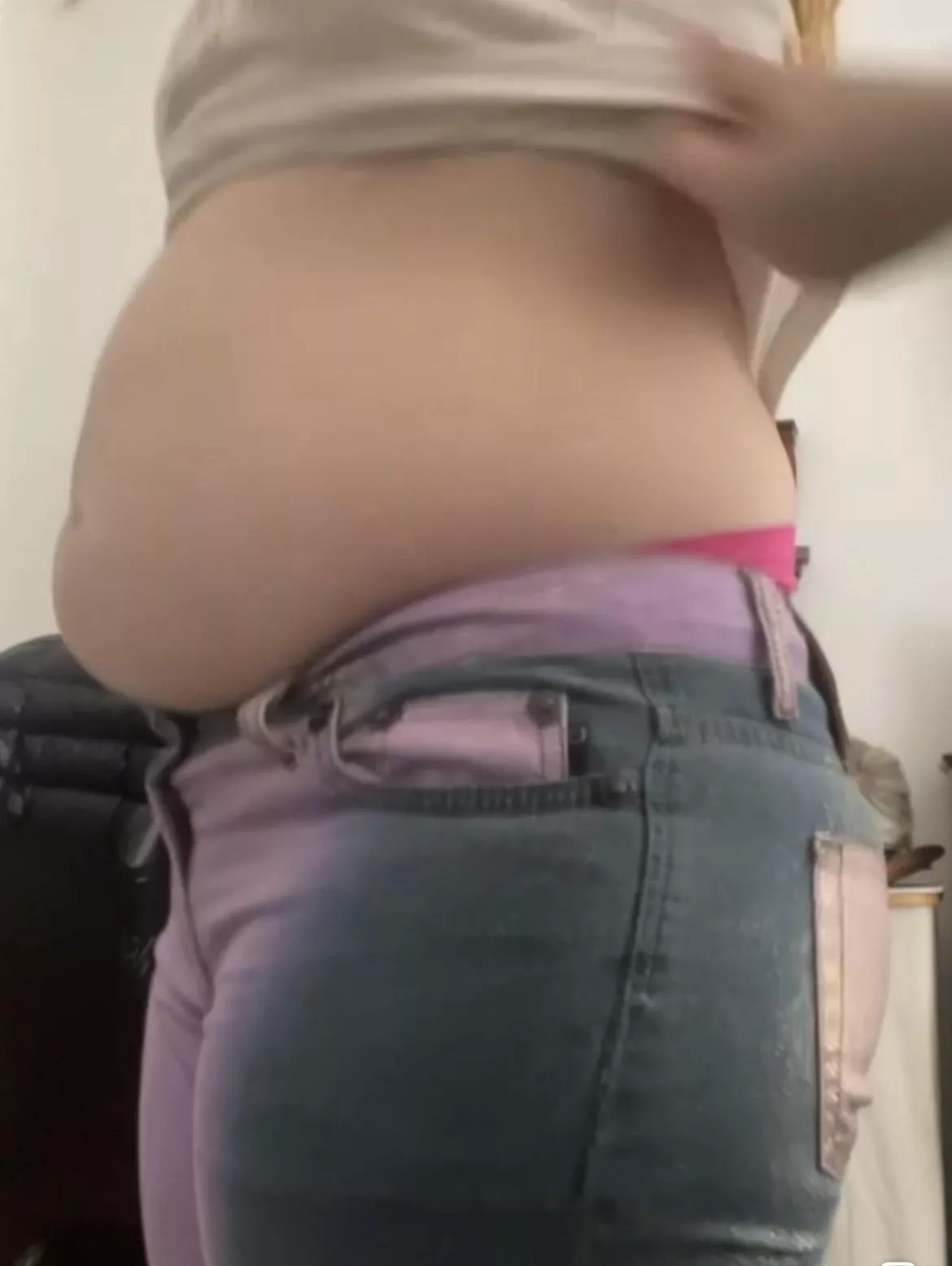 Jiggly potbelly, hefty thighs- food is just too good🤤 posted by msgrowingbelly