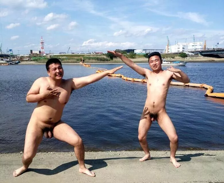 Striking a pose posted by Primal_Mantis