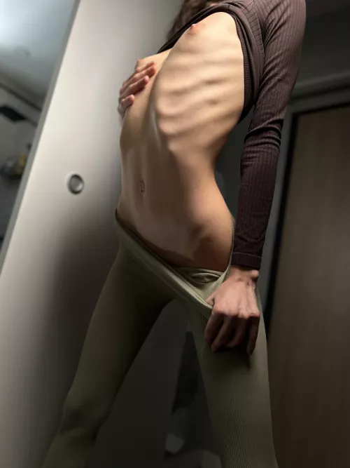 They can fit in every hand by la_skinny