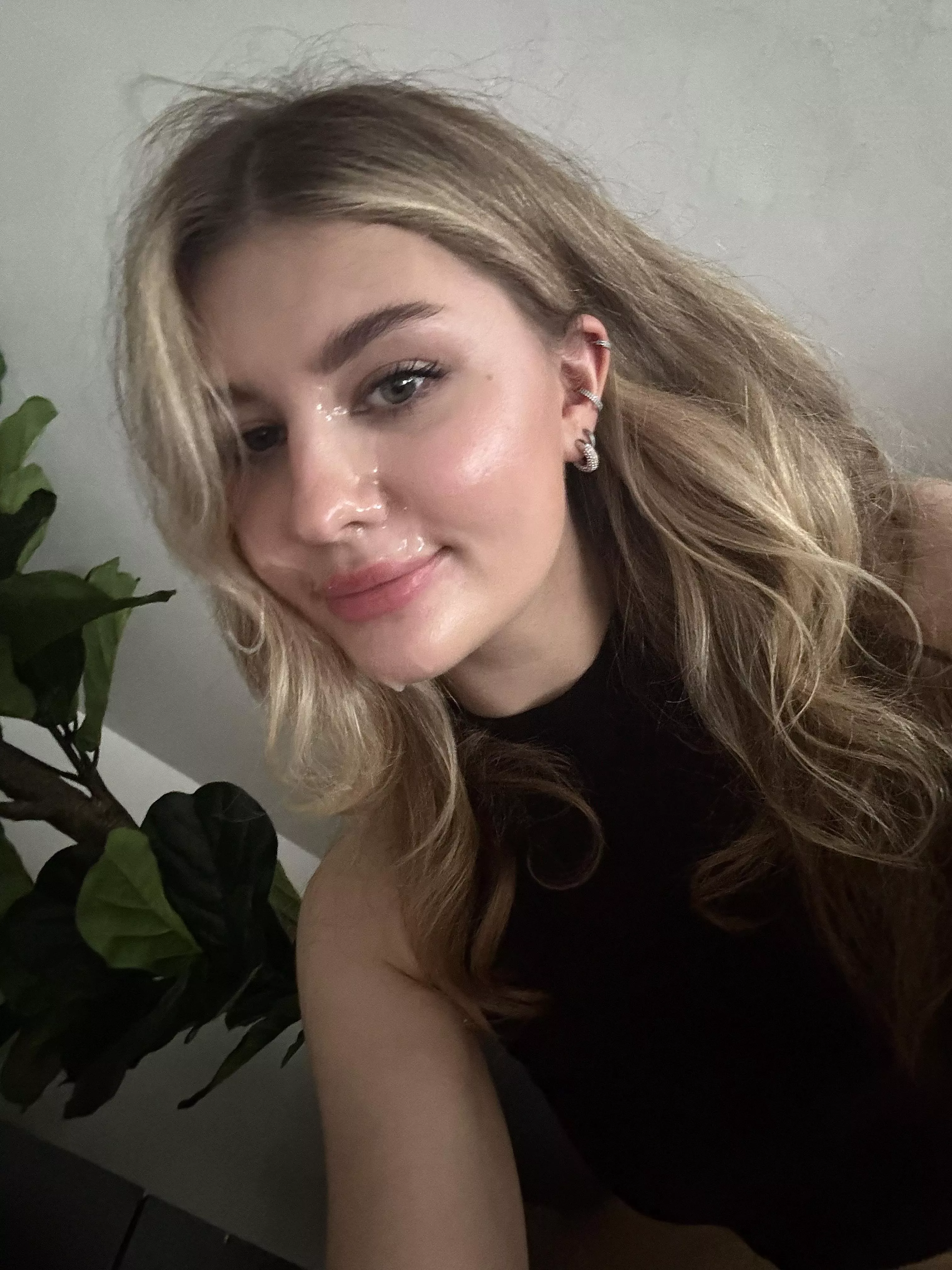 warm cum on pretty face posted by igotlooove