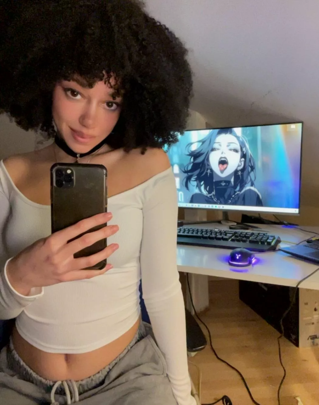 am I still looking hot in this? posted by Samiraxoxodarky