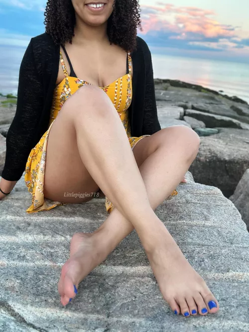 Don’t you just love my beachy feet  by Littlepiggies718