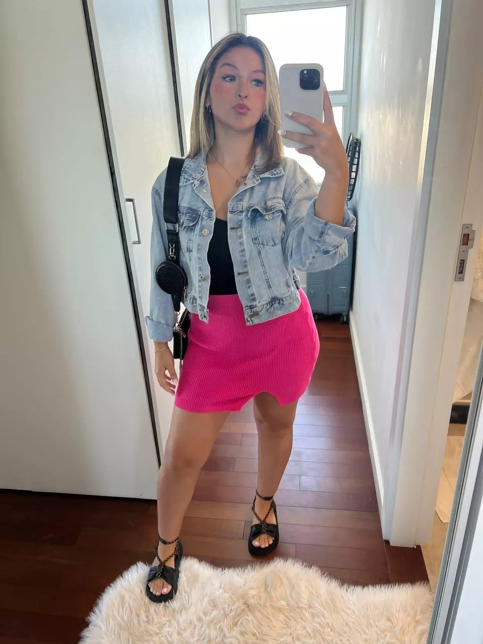 Its pink skirt Monday today. posted by sweet_isabellaXO