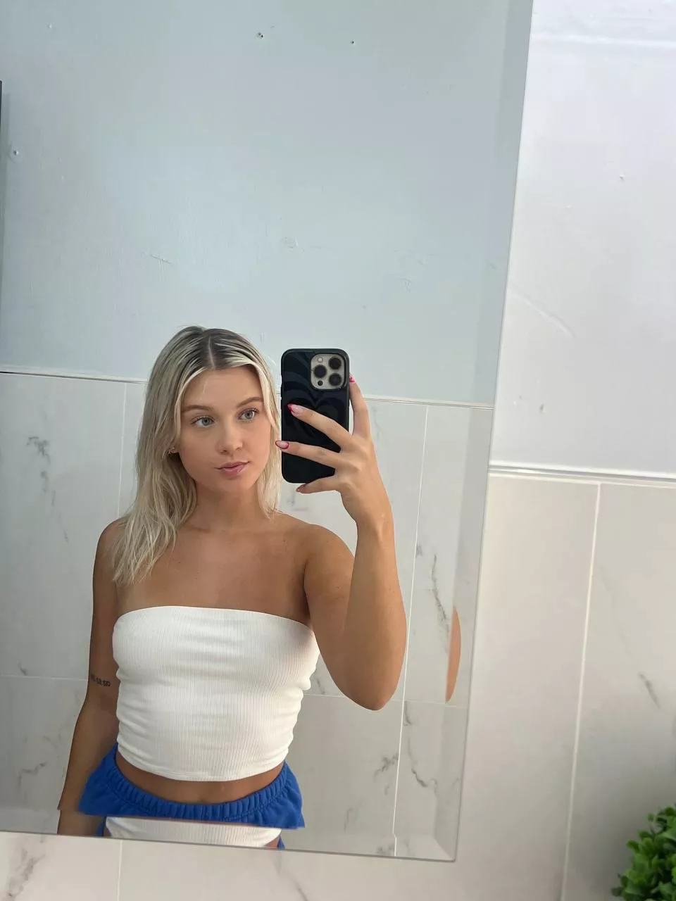 lookin good so I took a selfie posted by sidmin