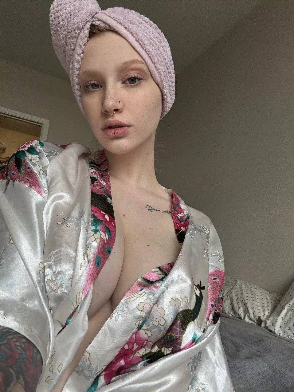 This pretty milf could use a cum facial posted by Bunnygirlbrynne