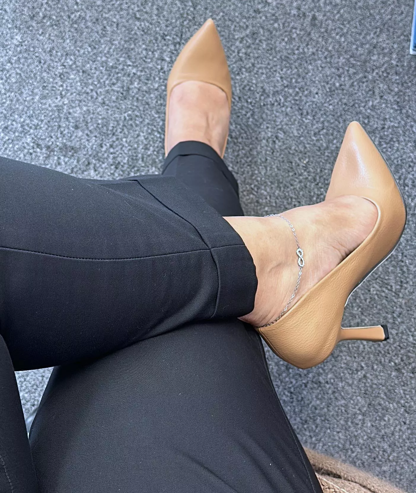 Corporate Tan posted by AdvancedQuantity4928