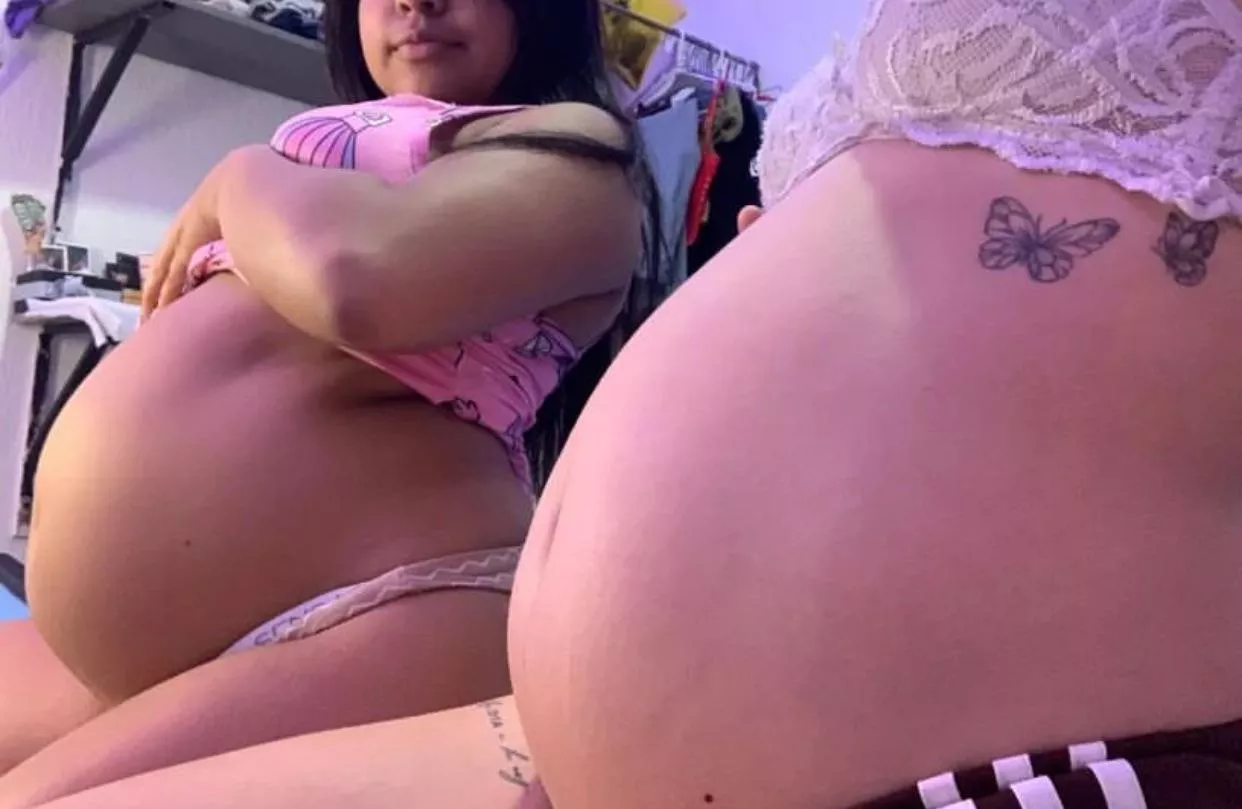 Customs open to fill these two hungry little pigs!!🥵🥵🥵🥵😍 posted by Kbellystuff