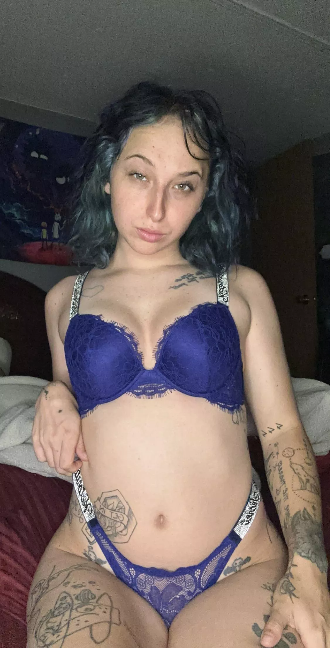 (f22) pretty & petite 😮‍💨 posted by lunaatic69