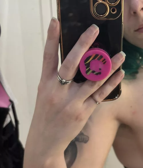 Hand in the fitting room by sirenskiss3