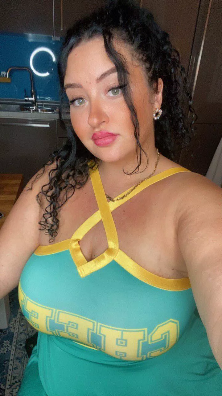 hope you like my cheerleading outfit 😅 posted by CravenDigger