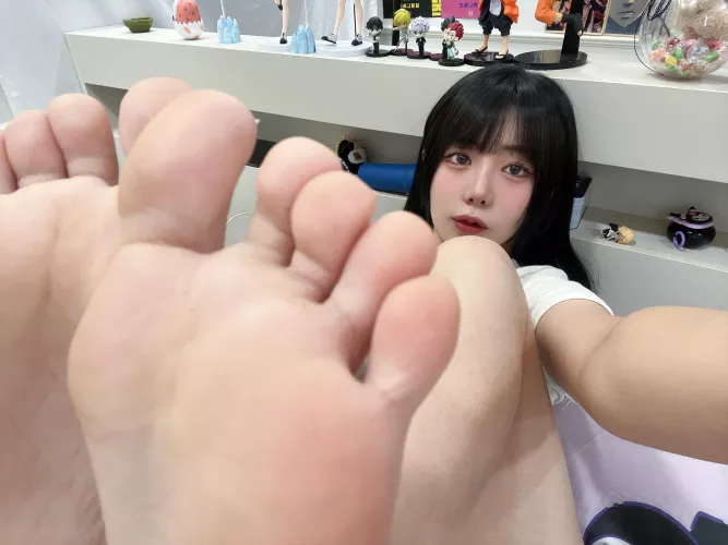 If you were my boyfriend how often would you suck my toes ?[oc] by Minimum-Fisherman142