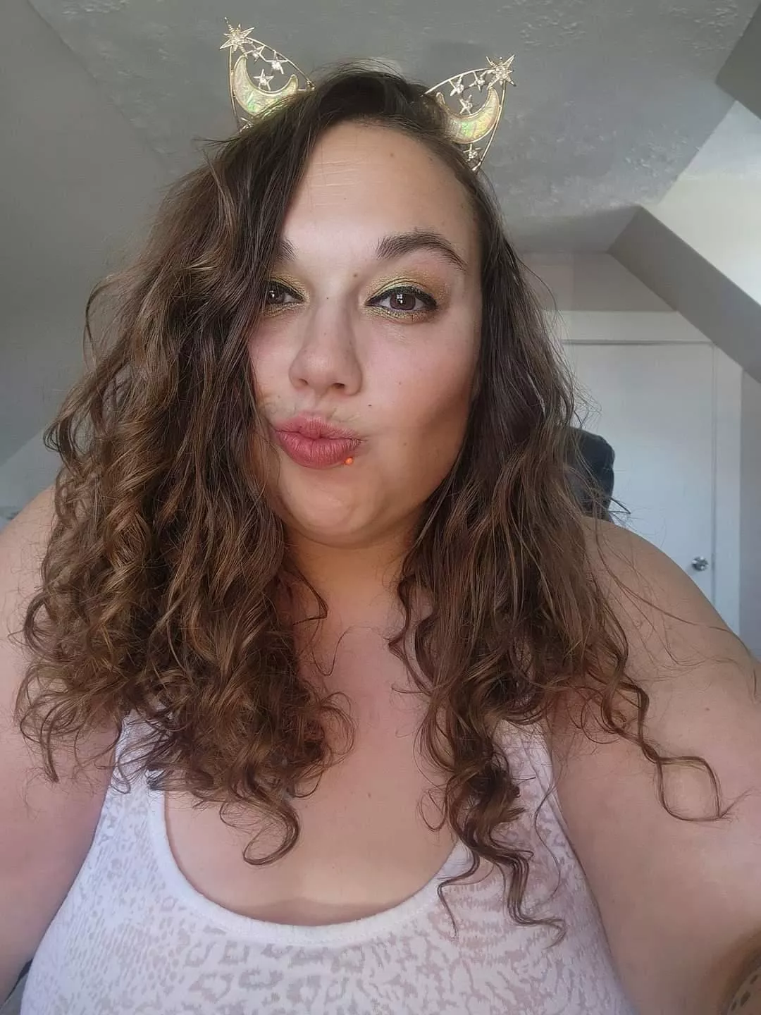 Kisses to all 😘 posted by Smil3y420X