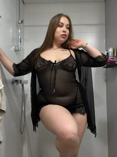 Staying in front of you to show my beauty by BrainOk6609