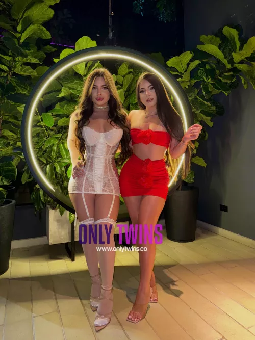 Which do you choose? 🤍❤️ by Onlytwins