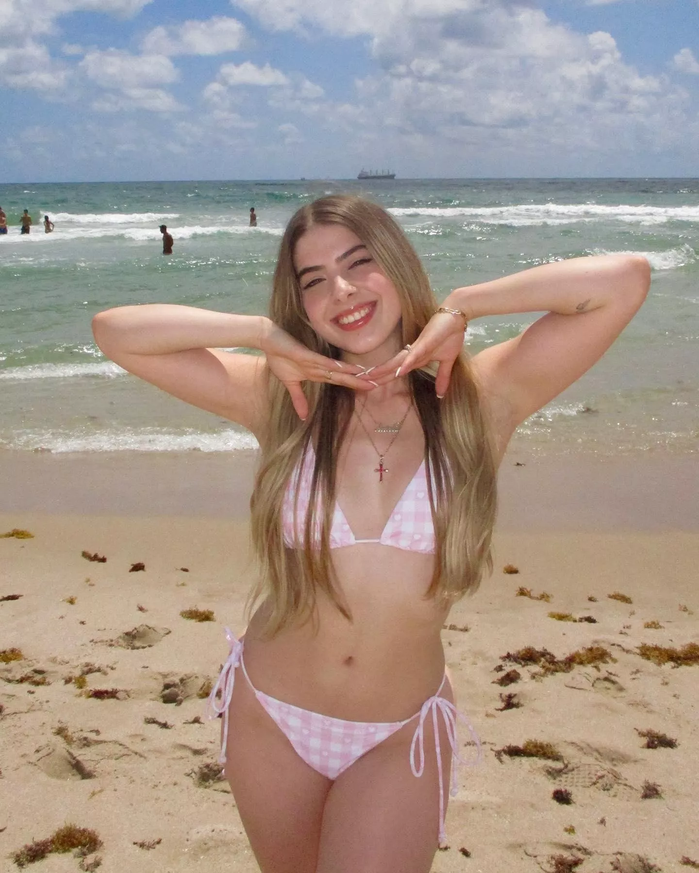 Aniela Diaz (@anielaldiaz) posted by Aggressive_Pipe_1644